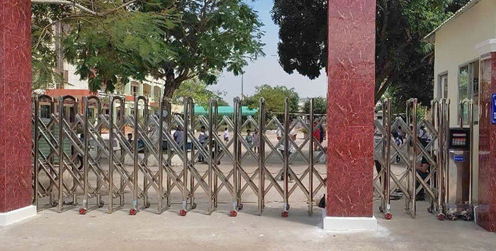 cổng xếp inox 304